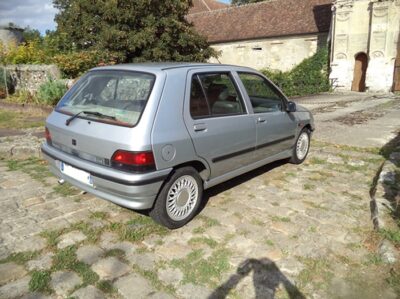 Renault Clio Baccara 1 phase 1 1.7L