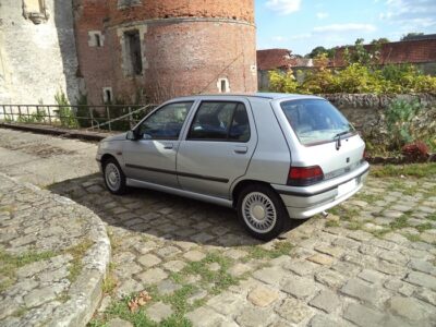 Renault Clio Baccara 1 phase 1 1.7L