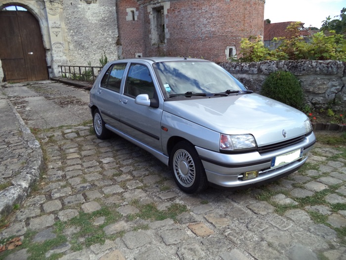 Renault Clio Baccara 1 phase 1 1.7L