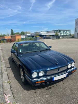 Jaguar XJR