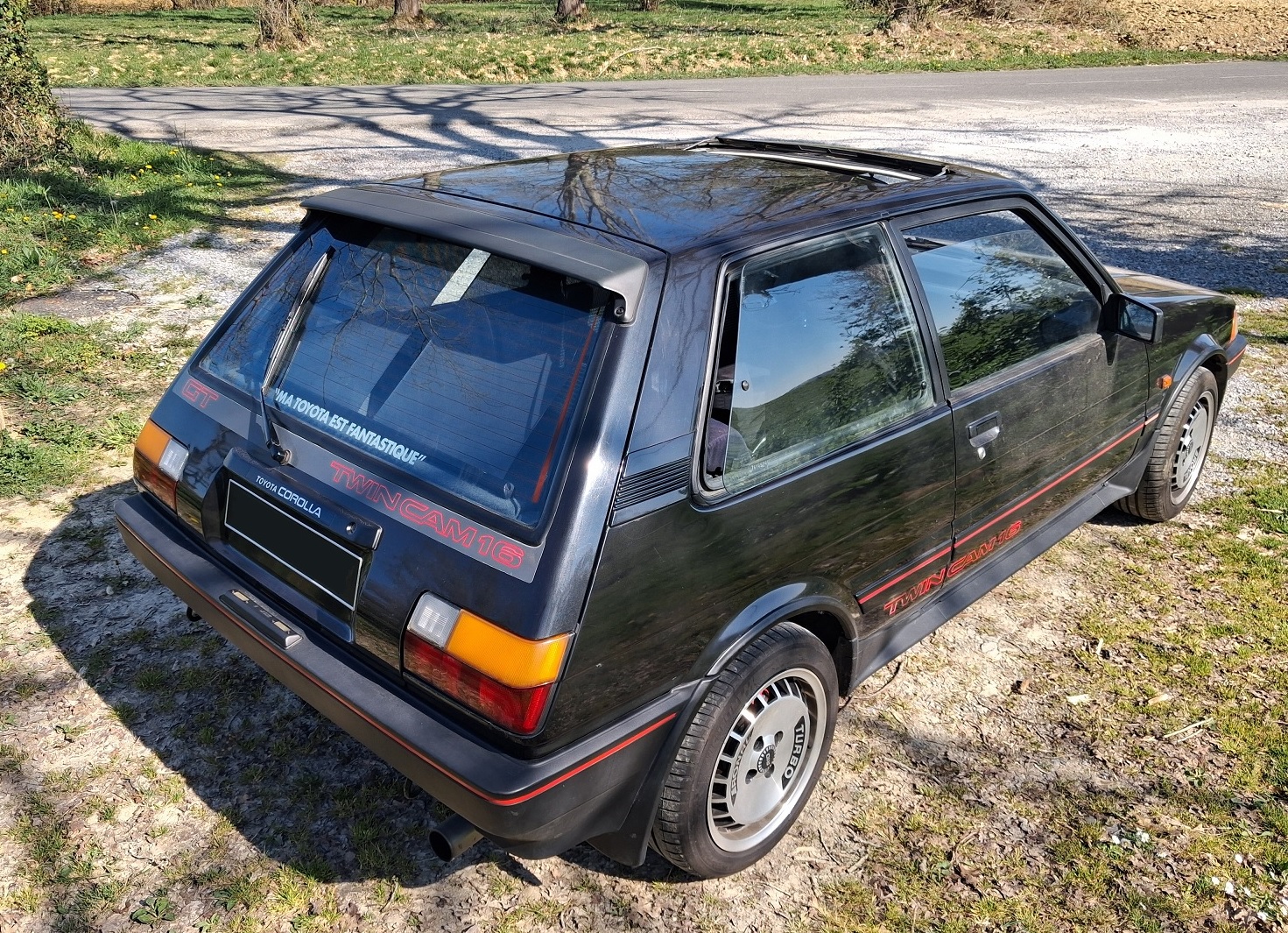 Toyota Corolla GT Black Edition (AE82)