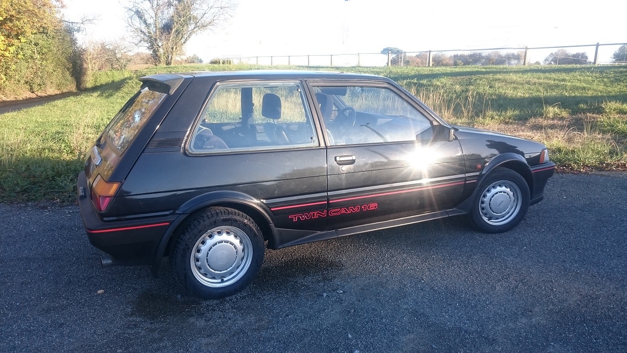 Toyota Corolla GT Black Edition (AE82)