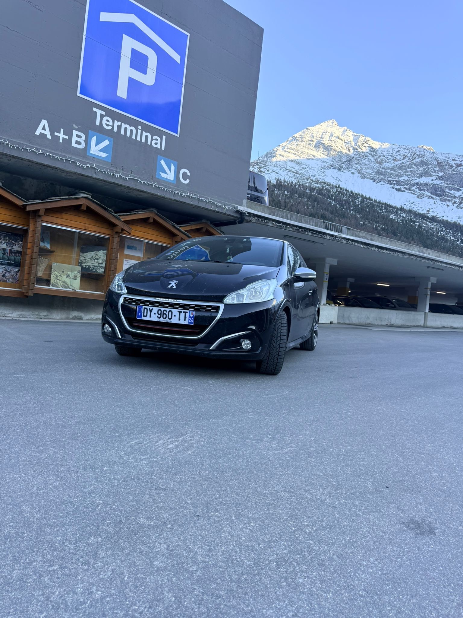 PEUGEOT 208 GTi 1.6 THP 208 CV