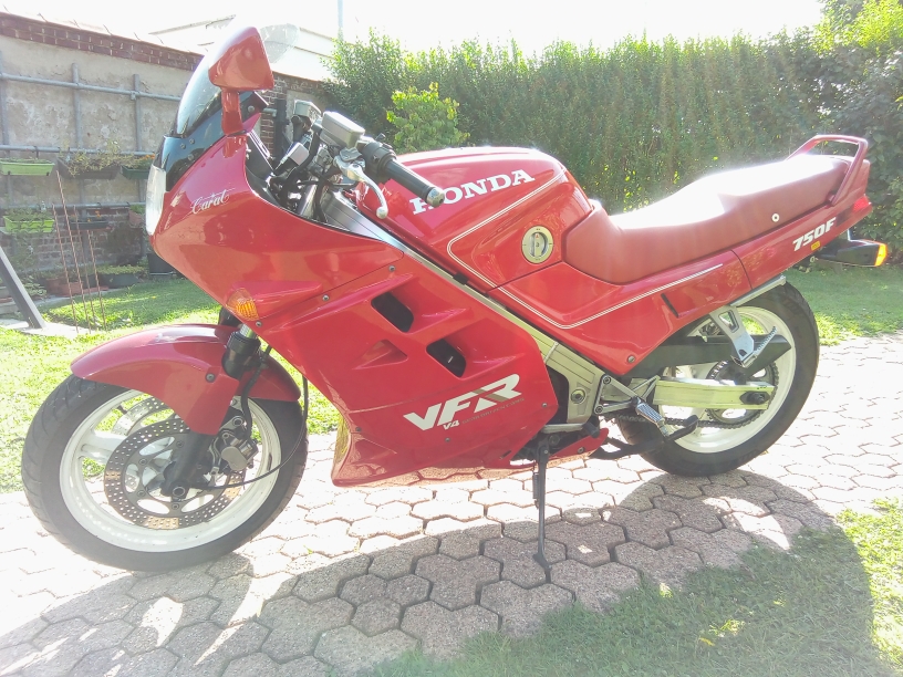 750 VFR HONDA RC24